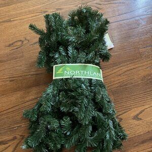 New Northhill Christmas Collection Deluxe Windsor Garland 9ft x 12” ~ X240 GR